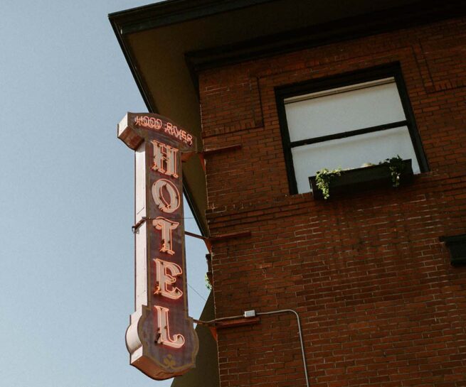 Hood River hotel signage