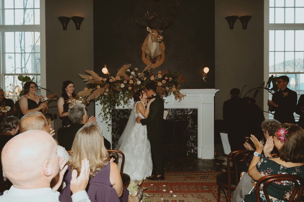 hood river hotel wedding kiss