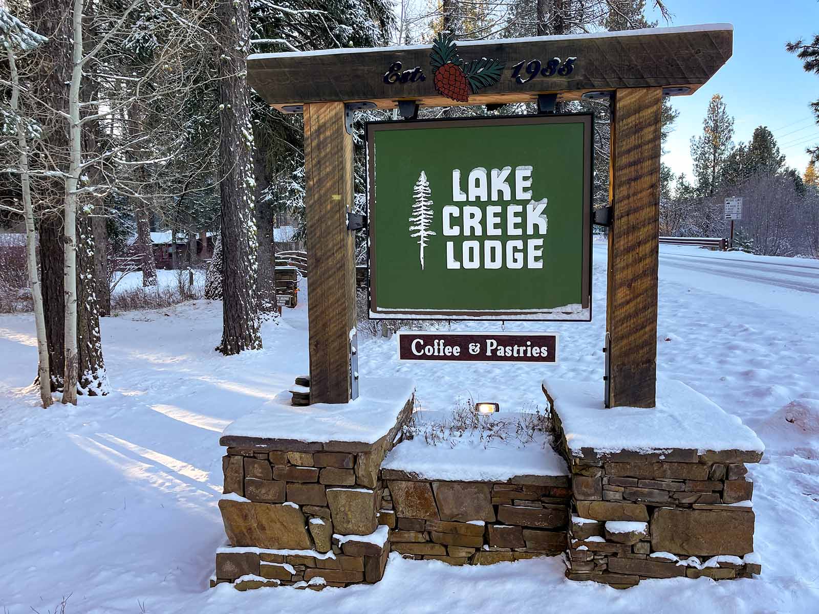 signage design for lake creek lodge